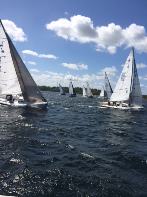 Charity-Regatta blau-gelbe Kanne 2015