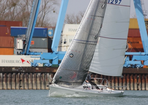 vor dem Container-Kai in Wörth